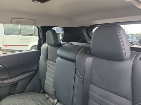 Used 2025 Mitsubishi Outlander SE FWD image 15