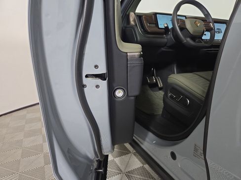 Used 2024 Rivian R1S Adventure image 32