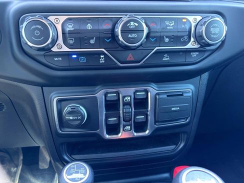 Used 2023 Jeep Wrangler Unlimited w/ Cold Weather Group AWD/4WD image 20