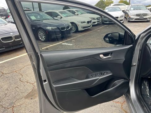Used 2022 Hyundai Accent SEL image 21