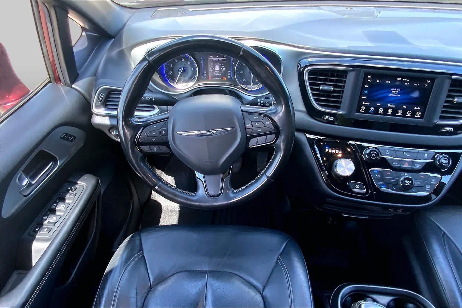 Used 2020 Chrysler Pacifica Touring-L w/ S Appearance Package FWD image 6