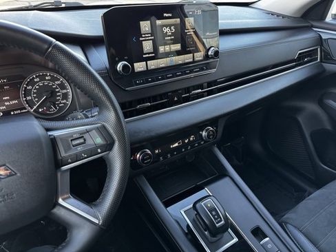 Used 2024 Mitsubishi Outlander SE image 18