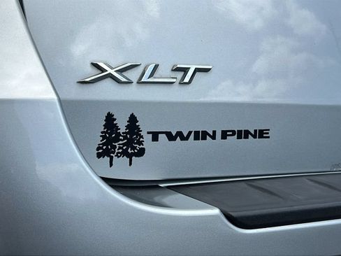 Used 2020 Ford Explorer XLT w/ Equipment Group 202A AWD/4WD image 29