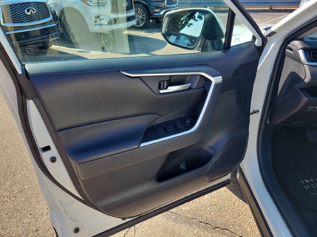 Used 2025 Toyota RAV4 XLE AWD/4WD image 15