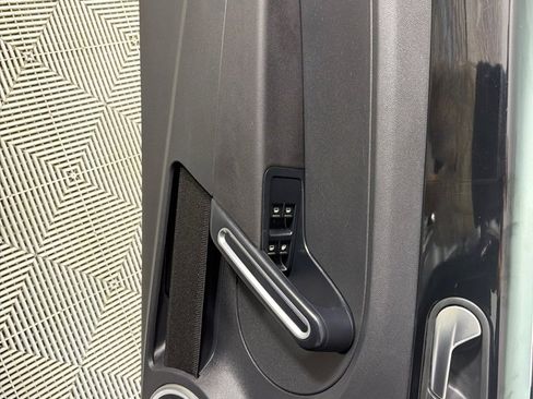 Used 2013 Volkswagen Beetle 2.0T image 20