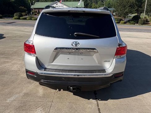 Used 2011 Toyota Highlander Limited w/ Tow Pkg AWD/4WD image 4