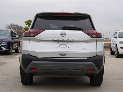 Used 2022 Nissan Rogue SV image 8