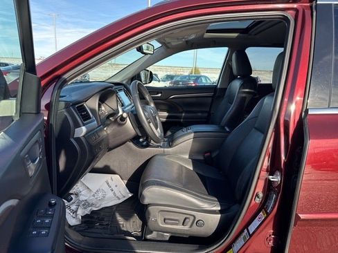Used 2015 Toyota Highlander Limited image 24