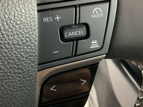 Used 2025 Toyota Camry SE image 18