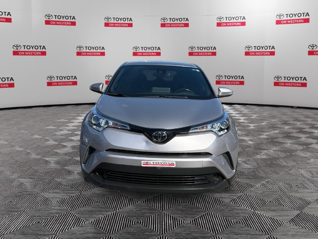 Used 2019 Toyota C-HR XLE FWD image 2
