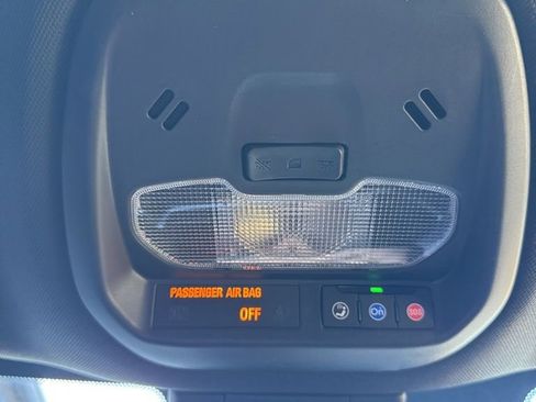 Used 2025 Chevrolet Trax RS w/ Driver Confidence Package image 33