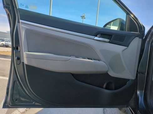 Used 2020 Hyundai Elantra SEL image 15