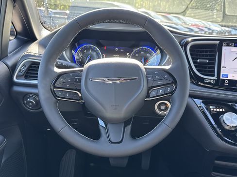 New 2026 Chrysler Pacifica Select w/ S Appearance Package FWD image 28