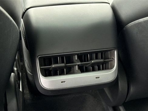 Used 2023 Tesla Model Y Long Range image 17