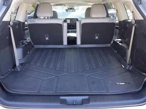 Used 2021 Toyota Highlander Limited image 19