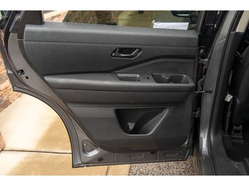 Used 2023 Nissan Pathfinder S AWD/4WD image 17