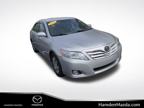 Used 2010 Toyota Camry LE image 3