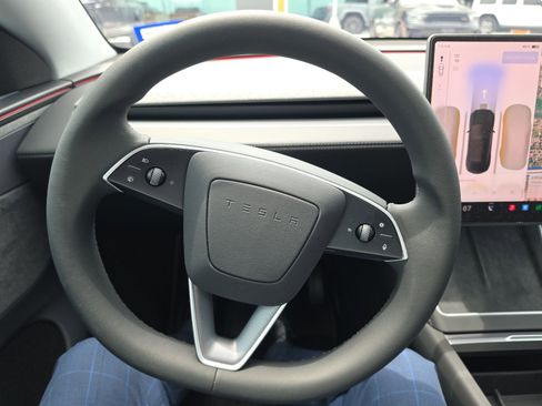 Used 2026 Tesla Model Y 2WD image 5