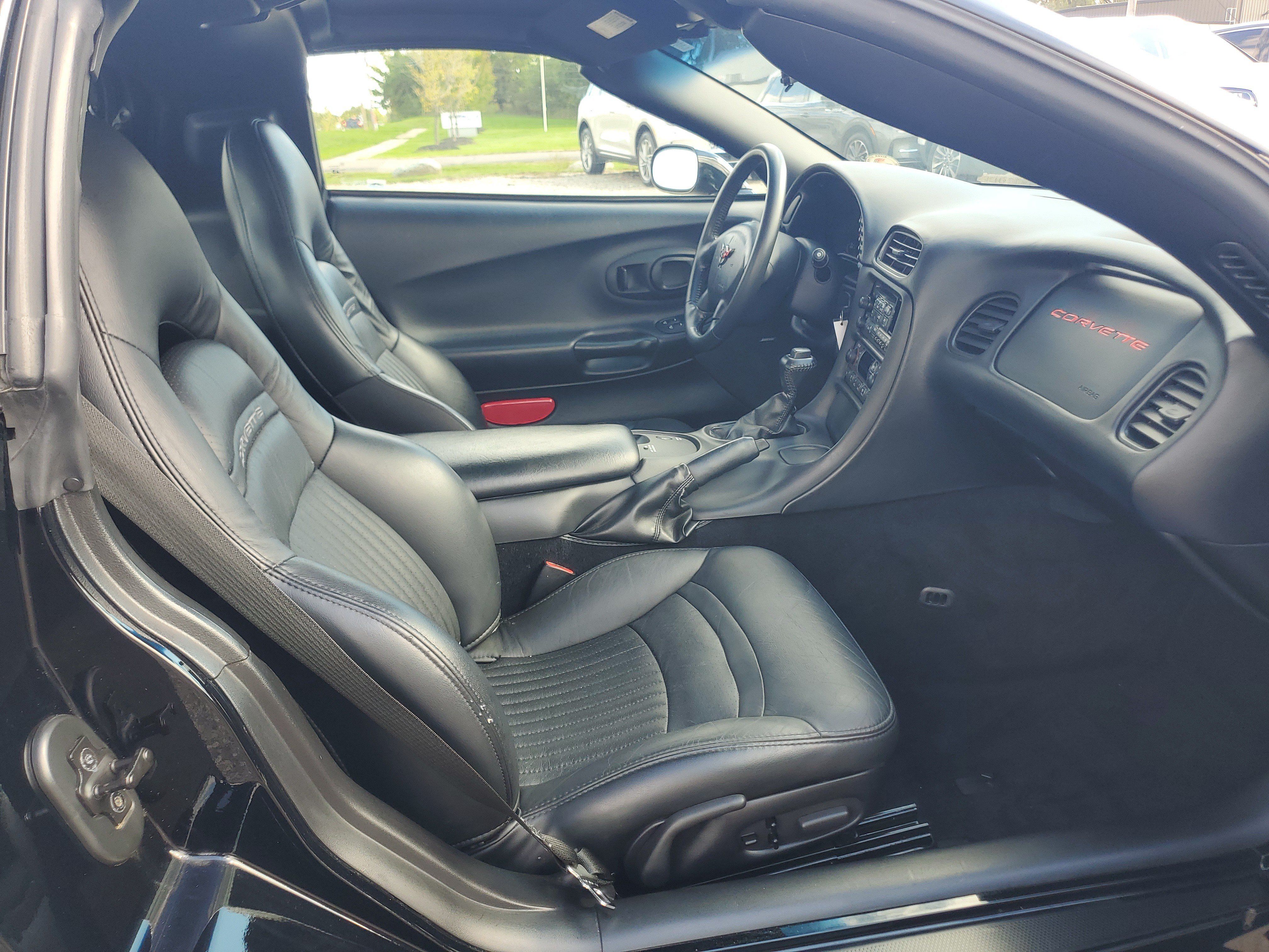Used 2004 Chevrolet Corvette Coupe RWD image 9