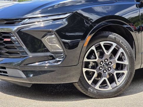 Used 2025 Chevrolet Blazer RS FWD image 2