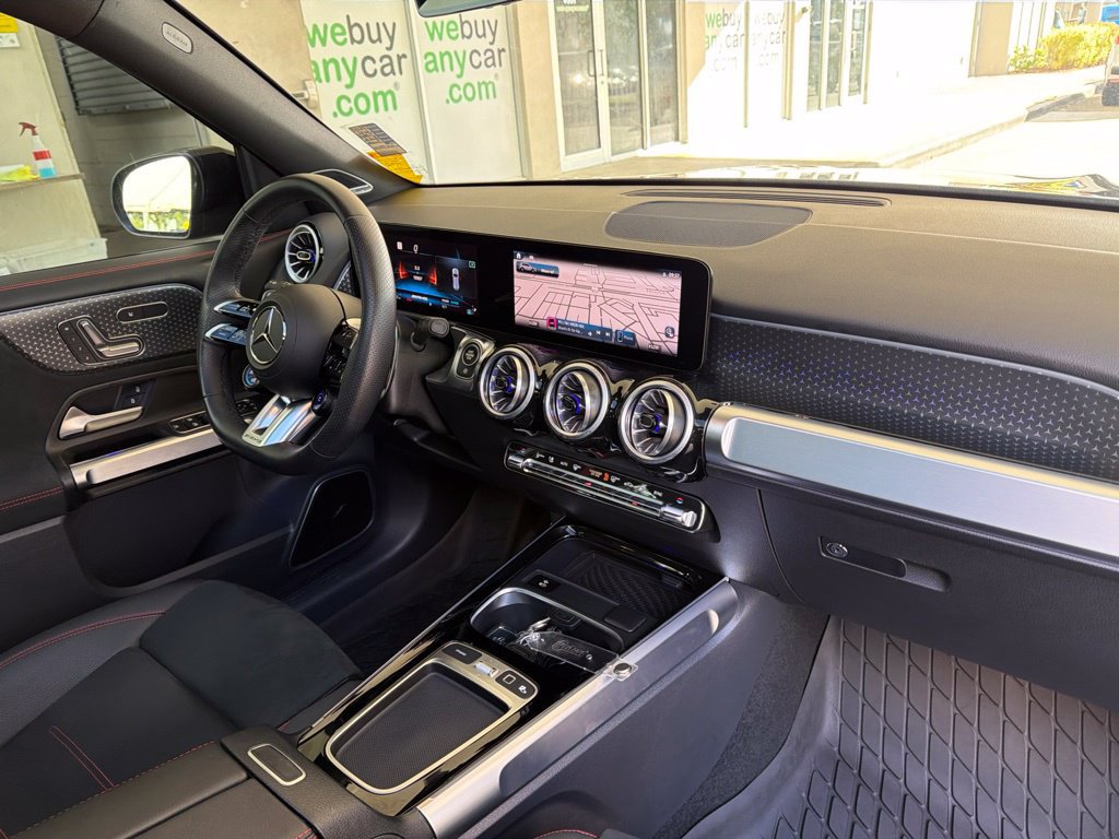 Used 2025 Mercedes-Benz GLB 35 AMG 4MATIC w/ AMG Night Package image 29