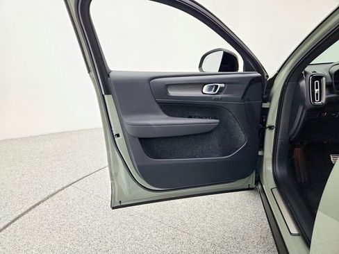 Certified 2022 Volvo XC40 P8 Recharge Plus image 27