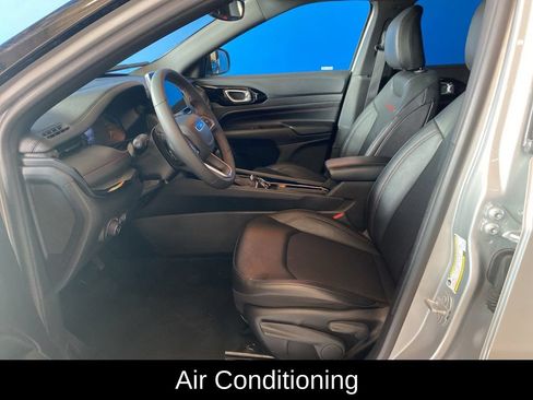 Used 2025 Jeep Compass Trailhawk AWD/4WD image 9