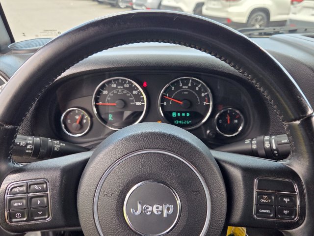 Used 2015 Jeep Wrangler Unlimited Rubicon w/ Connectivity Group AWD/4WD image 22