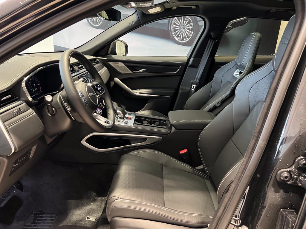 New 2025 Jaguar F-PACE R-Dynamic S AWD/4WD image 7