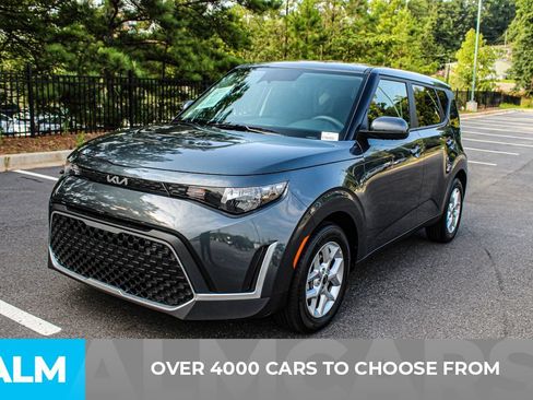 Used 2025 Kia Soul LX w/ LX Technology Package FWD image 2