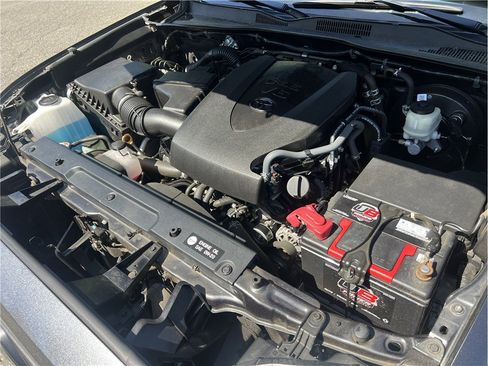 Used 2018 Toyota Tacoma SR5 RWD image 19