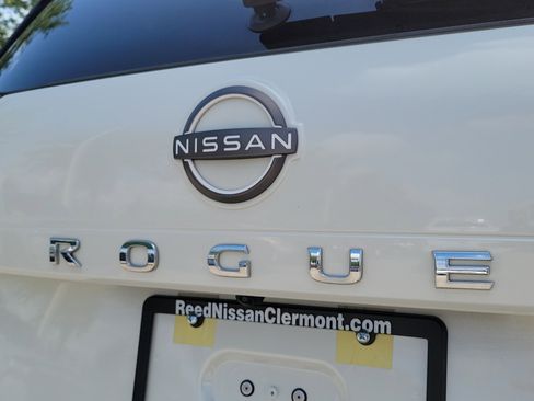 Certified 2023 Nissan Rogue Platinum w/ Platinum Premium Package FWD image 12