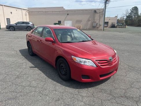 Used 2011 Toyota Camry LE image 7