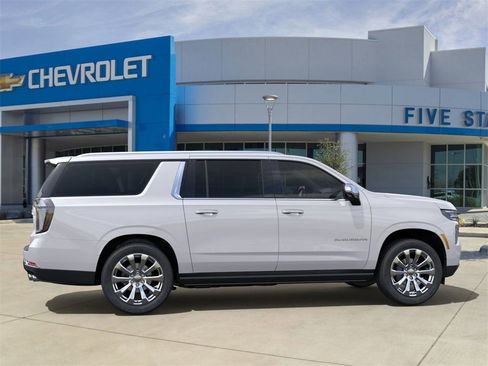 New 2025 Chevrolet Suburban Premier image 5