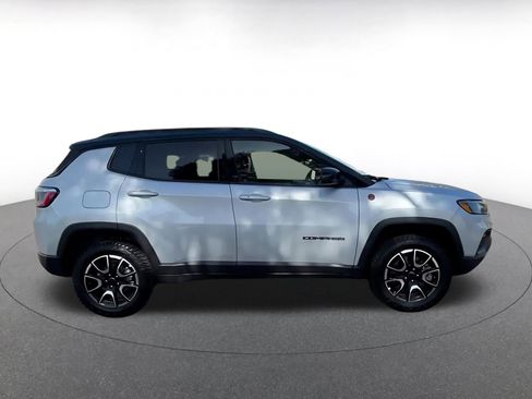 Used 2025 Jeep Compass Trailhawk AWD/4WD image 16