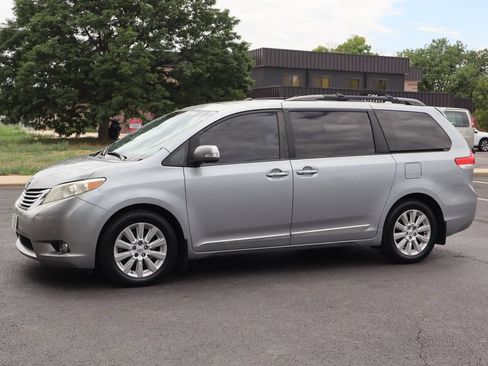 Used 2013 Toyota Sienna Limited w/ Premium Pkg AWD/4WD image 10
