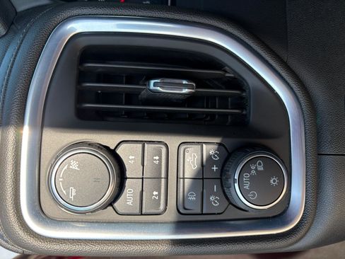 Used 2019 Chevrolet Silverado 1500 RST image 18