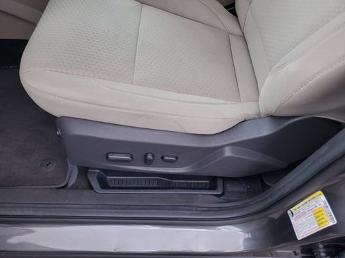 Used 2017 Ford Escape SE FWD image 19
