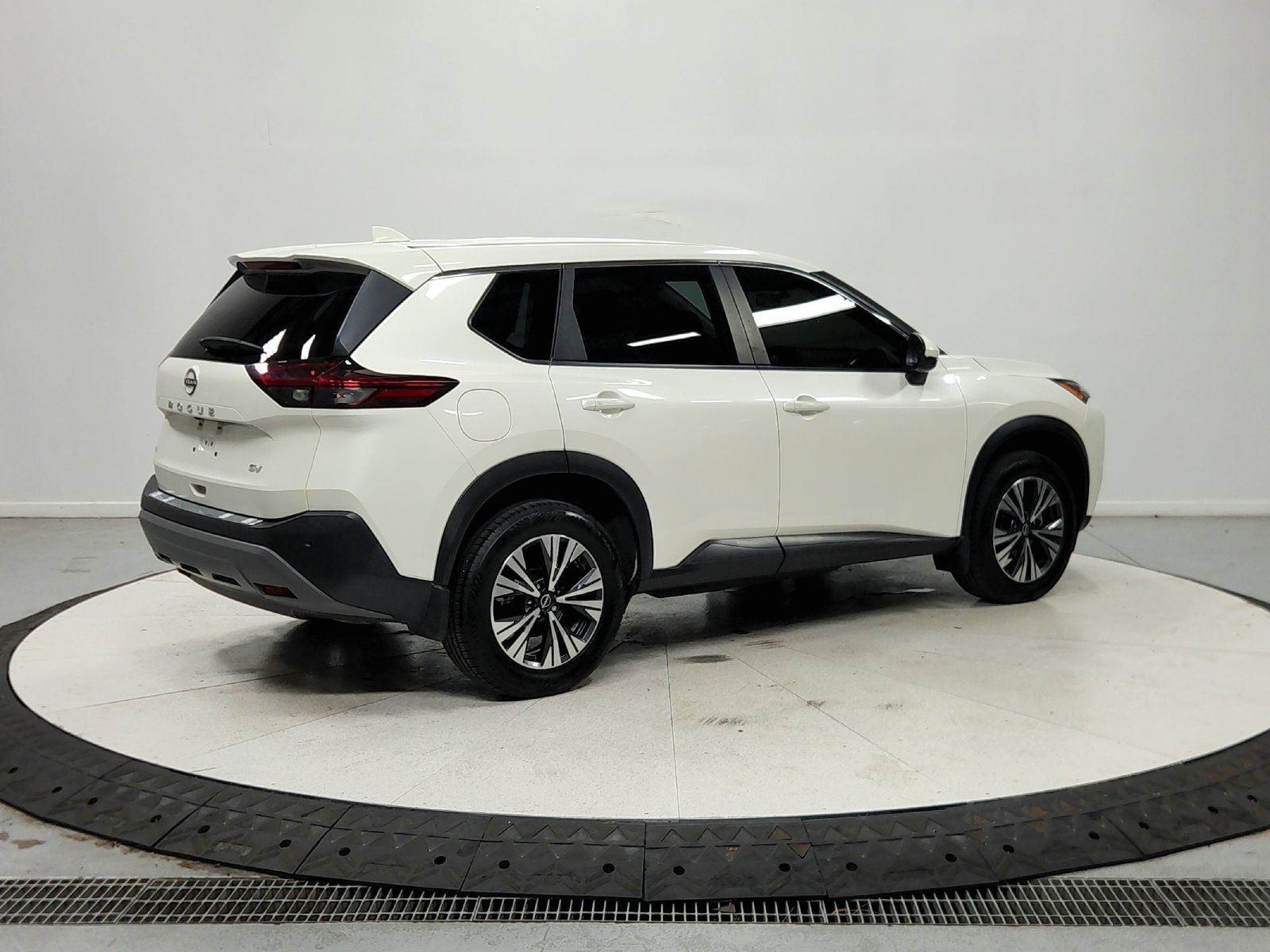 Used 2023 Nissan Rogue SV FWD image 8