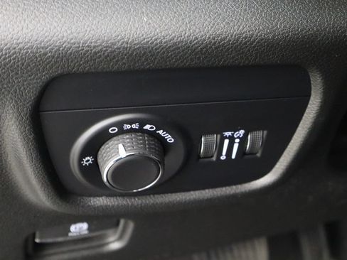 Used 2025 Jeep Grand Cherokee Altitude RWD image 22