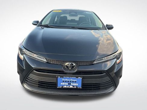 Used 2023 Toyota Corolla LE image 2