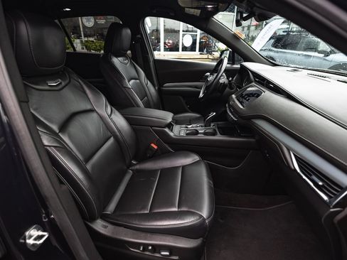 Used 2023 Cadillac XT4 Premium Luxury image 29