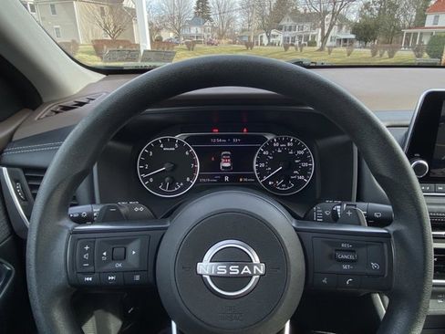 Used 2023 Nissan Rogue S image 13