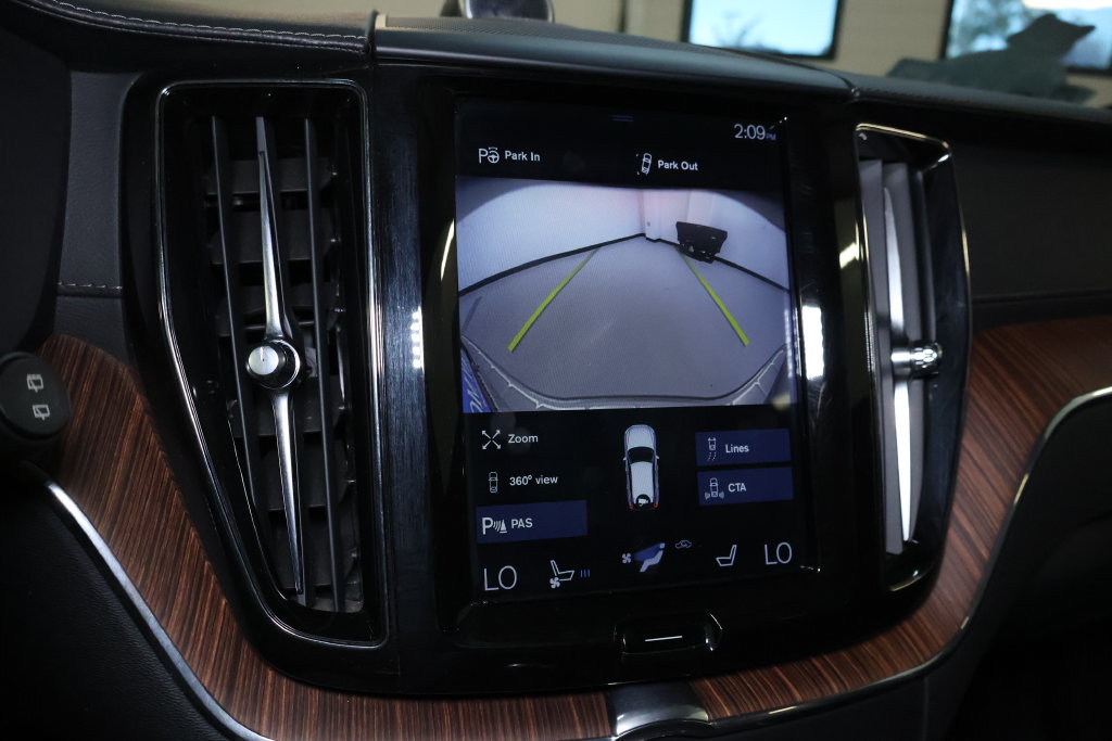Used 2019 Volvo XC60 T8 Inscription w/ Advanced Package AWD/4WD image 30