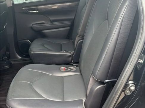 Used 2021 Toyota Highlander Limited AWD/4WD image 11