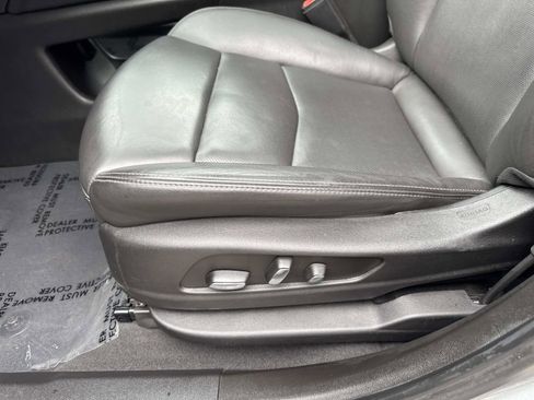 Used 2025 Cadillac XT6 Premium Luxury image 17