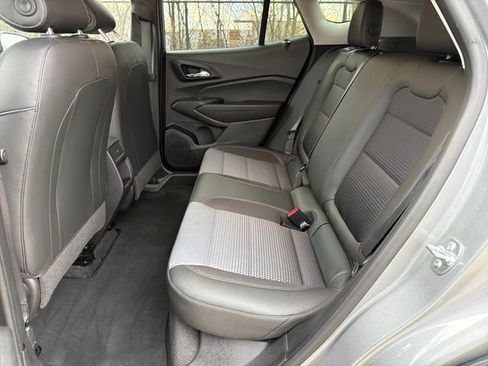 Used 2025 Chevrolet Trax LT image 24