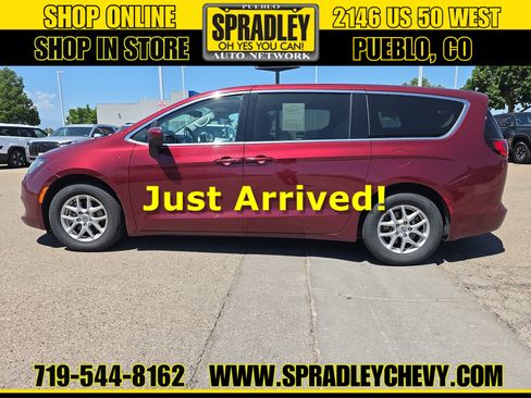 Used 2023 Chrysler Voyager LX FWD image 1