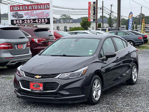 Used 2017 Chevrolet Cruze LT FWD image 3