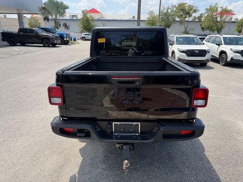 Used 2022 Jeep Gladiator Sport AWD/4WD image 6
